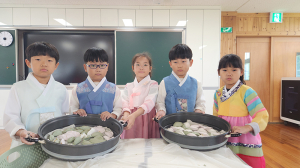 우리가 빚은 삼색송편으로 풍성한 추석을 맞이해요