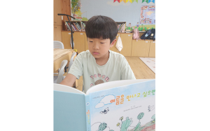 선배들이 만든 사계절 그림책으로 “계절”을 공부해요.