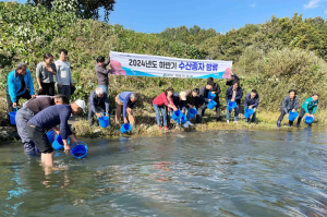 내수면 어자원 보호 위해 붕어 17만여 마리 방류