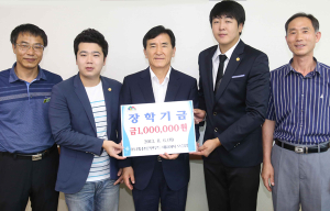 (주)경남조은 인푸드. 함양군장학회 100만원 기탁