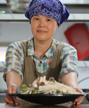 갑을식당 ‘곱창전골’ 최정희씨