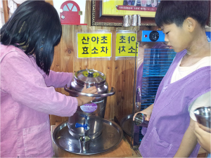 금반초. 학부모와 함께 산야초 효소 담는 날 운영