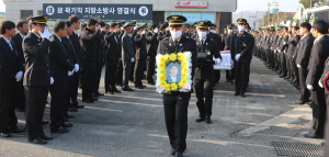 준비되지 않은 이별 속 ‘눈물의 영결식’