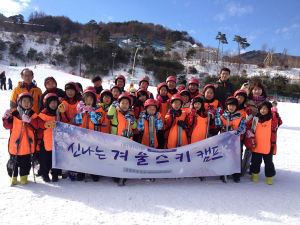 스키를 타고 쌩쌩 달리니 신나요