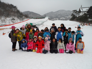 스키와 눈썰매타며 추위를 이겨요!