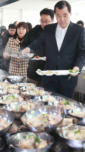 조류인플루엔자(AI) 점심 식하는 백숙으로~