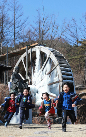 우수(雨水)...녹아 내리는 꽁꽁 언 물레방아