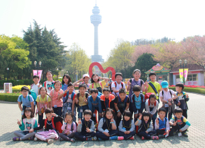 이웃의 작은 학교 친구를 만났어요