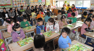 엄마 아빠. 우리 이렇게 열심히 배우고 있어요