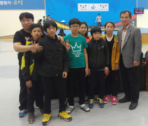 내일을 향한 도전. 그 꿈을 들어 올리다!