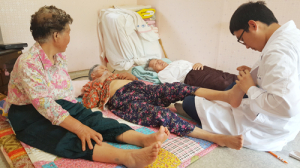 함양군, 거동불편 어르신 찾아 한방가정방문진료 