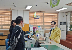 서춘수 함양군수, 공적 마스크 판매처 찾아 민심 살펴