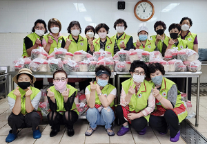 사랑과 정성으로 만든 밑반찬 어려운 70가구에 전달