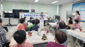 함양군 노인맞춤돌봄서비스 여가활동 프로그램 “함께하는 힐링 꼼지락 방” 실시
