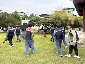안의면 여성민방위기동대, 광풍루 일대 환경정화 활동 펼쳐