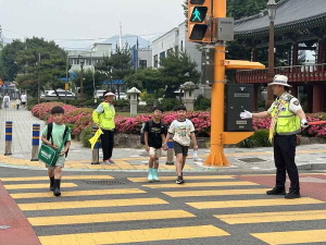 함양경찰서, 어린이 교통사고 예방 위한 등굣길 안전 캠페인 실시