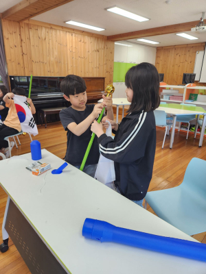 병곡초 학생자치회, 태극기 나눔 활동 펼쳐
