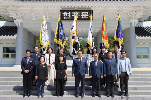 함양교육지원청, 호국보훈의 달 맞아 국립산청호국원 참배